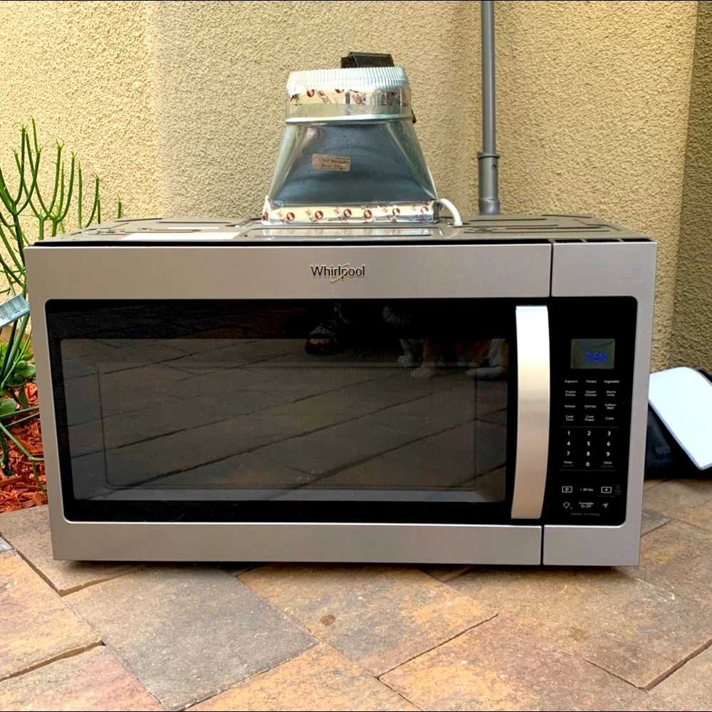 Attached microwave in good condition